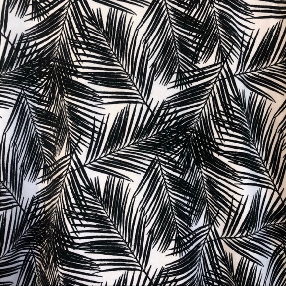Forever 21 White Black Palm Tree Leaf Patterned Long Sleeve Sweater - Picture 7 of 7